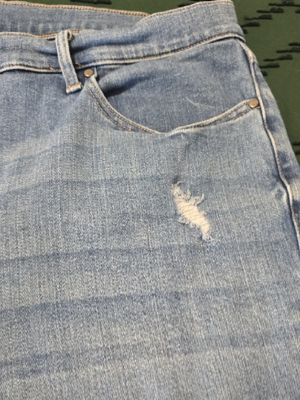 a.n.a Light Blue High-Rise Button-Fly Jeans - Picture 5 of 10